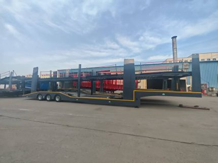 Car carrier semi-trailer